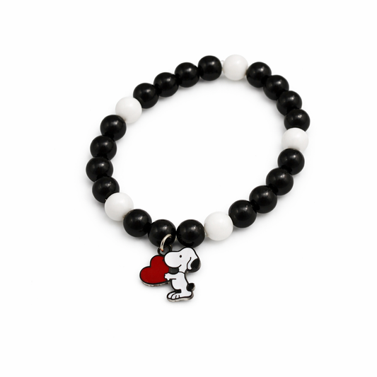 Pulsera snoopy con corazón negro y blanco