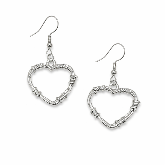 Aretes corazón de alambre plateado